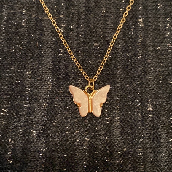 🌟5/$15 Girl’s🎁Bundle: Butterfly Necklace, Hello Kitty Nails&Pink Rose Earrings - Picture 6 of 6